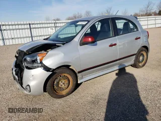 2015 Nissan Micra S z VIN 3N1CK3CP7FL267314, wystawiony jako Copart lot #45702245 z przebiegiem 76 500 mil mil oraz Tytuł czysty. Historia ofert i sprzedaży dostępna na DreamBid. Obrazek 1.