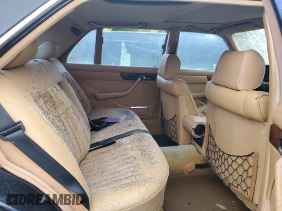 1985 Mercedes-Benz 500 SEL z VIN WDBCA37D2FA121537, wystawiony jako Copart lot #74276044 z przebiegiem Nie podano mil oraz Szkoda całkowita • Salvage title. Historia ofert i sprzedaży dostępna na DreamBid. Obrazek 10.