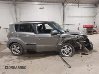 2011 Kia Soul + with VIN KNDJT2A23B7317367, listed as a IAAI auction lot 41880399 with 186,736 mi miles. Bid and sale history available at carsss.com. Image 13.