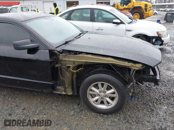 2007 Ford Mustang Deluxe with VIN 1ZVFT80N275285564, listed as a IAAI auction lot 41980104 with 111,665 mi miles. Bid and sale history available at carsss.com. Image 6.