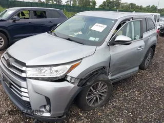 2018 Toyota Highlander SE with VIN 5TDJZRFH6JS550104, listed as a IAAI auction lot 42676132 with 107,807 mi miles and . Bid and sale history available at DreamBid. Image 6.