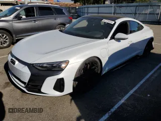 2023 Audi e-tron GT Premium Plus z VIN WAUFJBFW4P7007353, wystawiony jako Copart lot #67723434 z przebiegiem 4357 mil mil oraz Szkody całkowita. Historia ofert i sprzedaży dostępna na DreamBid. Obrazek 1.