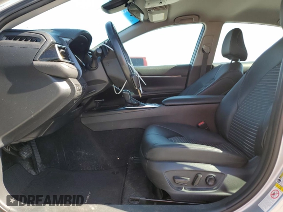 2018 Toyota Camry LE z VIN 4T1B11HK4JU053856, wystawiony jako Copart lot #61017095 z przebiegiem 134 977 mil mil oraz Szkoda całkowita • Salvage title. Historia ofert i sprzedaży dostępna na DreamBid. Obrazek 7.