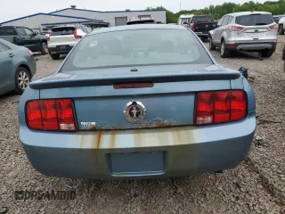 2008 Ford Mustang Deluxe z VIN 1ZVHT80N185117313, wystawiony jako Copart lot #58190045 z przebiegiem 168 101 mil mil oraz Czysty tytuł • Clean title. Historia ofert i sprzedaży dostępna na DreamBid. Obrazek 6.