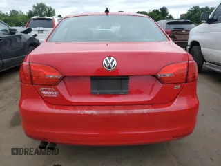 2014 Volkswagen Jetta SE z VIN 3VWD17AJ0EM262441, wystawiony jako Copart lot #62238255 z przebiegiem 140 594 mil mil oraz Czysty tytuł • Clean title. Historia ofert i sprzedaży dostępna na DreamBid. Obrazek 6.