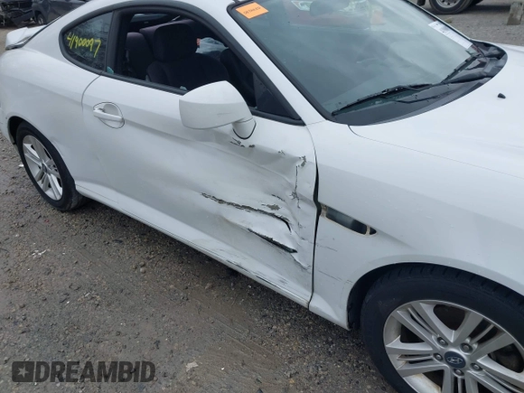 2008 Hyundai Tiburon GS z VIN KMHHM66D58U283273, wystawiony jako IAAI lot #41900097 z przebiegiem 154 013 mil mil oraz . Historia ofert i sprzedaży dostępna na DreamBid. Obrazek 19.