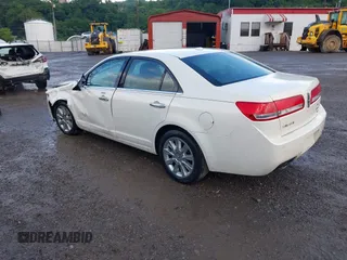 2012 Lincoln MKZ z VIN 3LNHL2JC1CR822059, wystawiony jako IAAI lot #42446311 z przebiegiem 93 202 mil mil oraz . Historia ofert i sprzedaży dostępna na DreamBid. Obrazek 3.