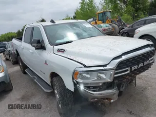2022 Ram 2500 Big Horn z VIN 3C6UR5DL1NG271541, wystawiony jako IAAI lot #42056999 z przebiegiem 139 773 mil mil oraz . Historia ofert i sprzedaży dostępna na DreamBid. Obrazek 1.