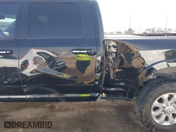 2022 Ram 2500 Laramie z VIN 3C6UR5FL6NG361636, wystawiony jako IAAI lot #42331483 z przebiegiem 58 812 mil mil oraz . Historia ofert i sprzedaży dostępna na DreamBid. Obrazek 17.