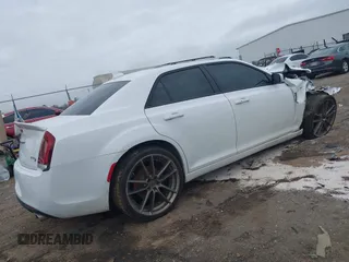 2016 Chrysler 300 S z VIN 2C3CCAGG5GH270347, wystawiony jako IAAI lot #41487152 z przebiegiem 104 041 mil mil oraz . Historia ofert i sprzedaży dostępna na DreamBid. Obrazek 4.