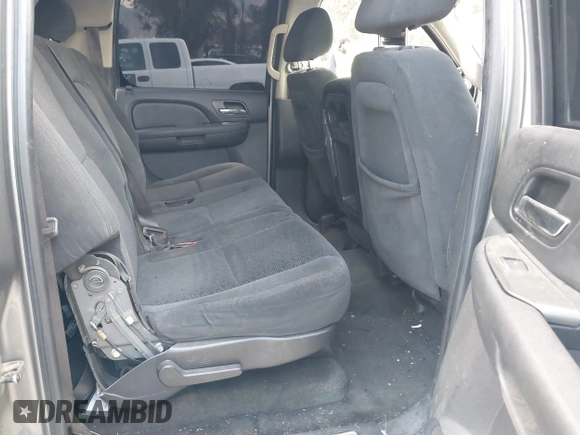 2007 Chevrolet Suburban LT с VIN 3GNFC16007G191138, выставлен на аукционе IAAI как лот 41425886 с пробегом 150 250 миль миль и . История ставок и продаж доступна на DreamBid. Изображение 8.