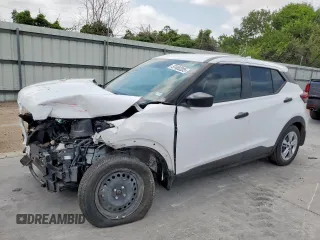 2022 Nissan Kicks S z VIN 3N1CP5BV3NL526523, wystawiony jako Copart lot #57400205 z przebiegiem 28 388 mil mil oraz Szkoda całkowita • Salvage title. Historia ofert i sprzedaży dostępna na DreamBid. Obrazek 1.