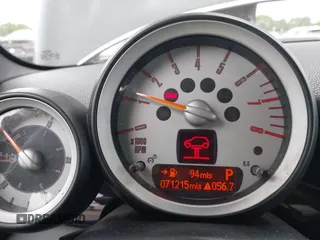 2010 MINI Convertible S z VIN WMWMS3C52ATY08772, wystawiony jako IAAI lot #41845412 z przebiegiem 71 215 mil mil oraz . Historia ofert i sprzedaży dostępna na DreamBid. Obrazek 7.