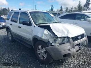 2001 Ford Escape XLT with VIN 1FMCU04121KB71192, listed as a IAAI auction lot 41954992 with 170,405 mi miles. Bid and sale history available at carsss.com. Image 1.