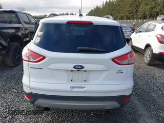 2016 Ford Escape SE z VIN 1FMCU9G96GUC15858, wystawiony jako IAAI lot #41799156 z przebiegiem 162 033 mil mil oraz . Historia ofert i sprzedaży dostępna na DreamBid. Obrazek 17.