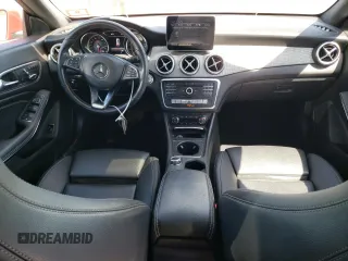 2019 Mercedes-Benz CLA 250 z VIN WDDSJ4GB3KN724488, wystawiony jako Copart lot #57638645 z przebiegiem 49 989 mil mil oraz Szkoda całkowita • Salvage title. Historia ofert i sprzedaży dostępna na DreamBid. Obrazek 8.