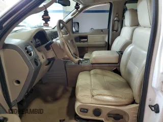 2004 Ford F-150 XLT z VIN 1FTPW14574KC09979, wystawiony jako Copart lot #63515055 z przebiegiem 191 091 mil mil oraz Czysty tytuł • Clean title. Historia ofert i sprzedaży dostępna na DreamBid. Obrazek 7.