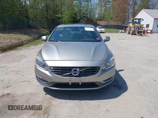2015 Volvo S60 T5 Drive-E Premier z VIN YV126MFB8F2302747, wystawiony jako IAAI lot #42247878 z przebiegiem 95 591 mil mil oraz . Historia ofert i sprzedaży dostępna na DreamBid. Obrazek 13.