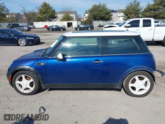 2002 MINI Hardtop with VIN WMWRC33482TC36492, listed as a IAAI auction lot 41633112 with 133,672 mi miles and . Bid and sale history available at DreamBid. Image 14.