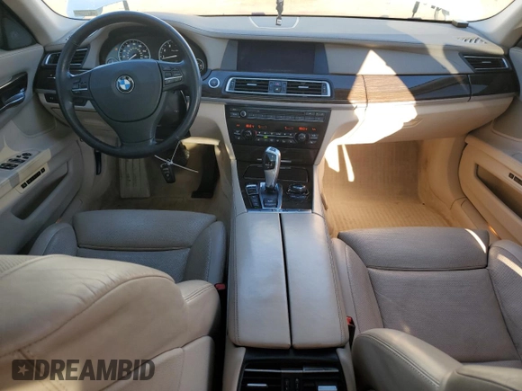 2010 BMW 7 Series 750Li xDrive z VIN WBAKC8C51AC430722, wystawiony jako Copart lot #85782774 z przebiegiem 127 361 mil mil oraz Szkoda całkowita • Salvage title. Historia ofert i sprzedaży dostępna na DreamBid. Obrazek 8.