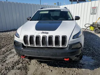 2018 Jeep Cherokee Trailhawk with VIN 1C4PJMBX0JD619737, listed as a Copart auction lot 46181354 with 117,381 mi miles and Clean Title. Bid and sale history available at carsss.com. Image 5.