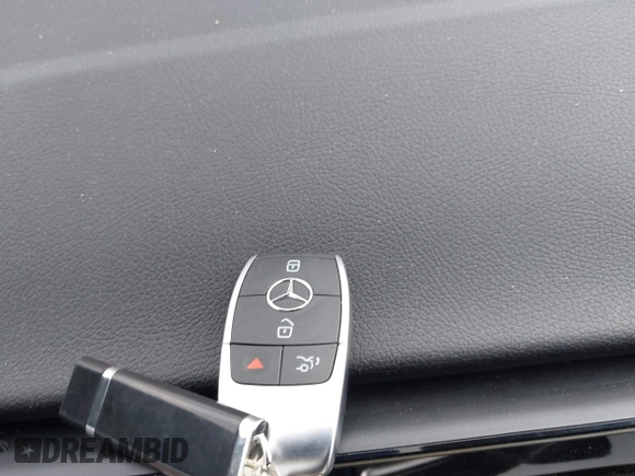 2023 Mercedes-Benz GLB 250 z VIN W1N4M4GB9PW297015, wystawiony jako IAAI lot #41870490 z przebiegiem 13 432 mil mil oraz . Historia ofert i sprzedaży dostępna na DreamBid. Obrazek 11.
