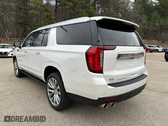 2022 GMC Yukon XL Denali with VIN 1GKS2JKL9NR364134, listed as a Copart auction lot 54078255 with 5,967 mi miles and Clean Title. Bid and sale history available at carsss.com. Image 3.
