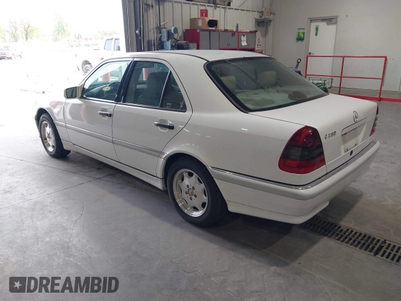 1998 Mercedes-Benz C 230/260/280/320 с VIN WDBHA23G4WA593965, выставлен на аукционе IAAI как лот 42104578 с пробегом 268 327 миль миль и . История ставок и продаж доступна на DreamBid. Изображение 3.