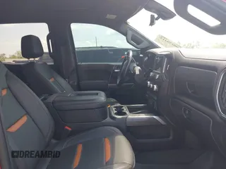 2021 GMC Sierra 1500 AT4 with VIN 1GTP9EEL0MZ284638, listed as a IAAI auction lot 40179412 with 117,272 mi miles. Bid and sale history available at carsss.com. Image 5.