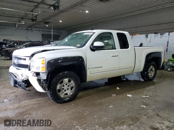 2008 Chevrolet Silverado 1500 LTZ with VIN 1GCEK19J98E195693, listed as a Copart auction lot 46072095 with 239,888 mi miles and Salvage Title. Bid and sale history available at DreamBid. Image 1.