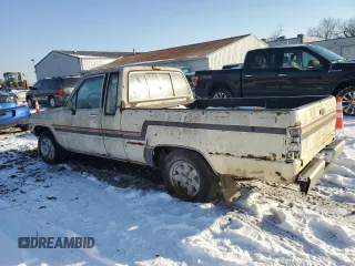 1984 Toyota Pickup z VIN JT4RN56S0E0003177, wystawiony jako Copart lot #48304385 z przebiegiem 117 297 mil mil oraz Szkoda całkowita • Salvage title. Historia ofert i sprzedaży dostępna na DreamBid. Obrazek 2.