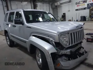 2012 Jeep Liberty Sport z VIN 1C4PJMAK1CW127635, wystawiony jako IAAI lot #42109357 z przebiegiem 99 427 mil mil oraz . Historia ofert i sprzedaży dostępna na DreamBid. Obrazek 1.
