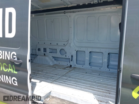 2020 Ford Transit Cargo z VIN 1FTBR1C82LKB46155, wystawiony jako IAAI lot #42437297 z przebiegiem 75 040 mil mil oraz . Historia ofert i sprzedaży dostępna na DreamBid. Obrazek 8.