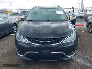 2017 Chrysler Pacifica Limited with VIN 2C4RC1GG0HR770093, listed as a IAAI auction lot 41876582 with 82,614 mi miles. Bid and sale history available at carsss.com. Image 12.