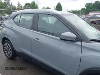 2023 Nissan Kicks SV z VIN 3N1CP5CV0PL509549, wystawiony jako IAAI lot #42314220 z przebiegiem 52 589 mil mil oraz . Historia ofert i sprzedaży dostępna na DreamBid. Obrazek 14.