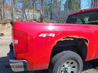 2009 Chevrolet Silverado 1500 Work Truck with VIN 1GCEK14C29Z187289, listed as a IAAI auction lot 42113066 with 109,077 mi miles. Bid and sale history available at carsss.com. Image 18.
