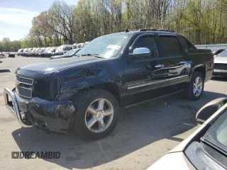 2013 Chevrolet Avalanche LTZ z VIN 3GNTKGE76DG223917, wystawiony jako Copart lot #54207885 z przebiegiem 134 269 mil mil oraz Szkoda całkowita • Salvage title. Historia ofert i sprzedaży dostępna na DreamBid. Obrazek 1.