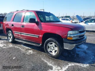 2005 Chevrolet Tahoe Z71 with VIN 1GNEC13T55R155842, listed as a IAAI auction lot 41321412 with 221,109 mi miles. Bid and sale history available at carsss.com. Image 1.