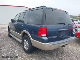 2005 Ford Expedition Eddie Bauer with VIN 1FMFU17525LA87052, listed as a IAAI auction lot 42042940 with 226,105 mi miles. Bid and sale history available at carsss.com. Image 3.