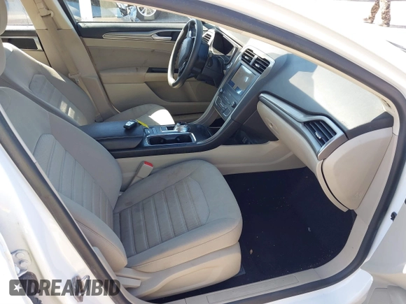 2020 Ford Fusion SE with VIN 3FA6P0HDXLR104549, listed as a IAAI auction lot 41790043 with 31,368 mi miles. Bid and sale history available at carsss.com. Image 5.