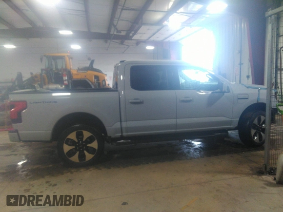 2023 Ford F-150 Lightning Pro с VIN 1FT6W1EV6PWG14545, выставлен на аукционе IAAI как лот 42065698 с пробегом 18 882 миль миль и . История ставок и продаж доступна на DreamBid. Изображение 13.