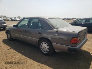 1993 Mercedes-Benz 400 with VIN WDBEA34E7PB924913, listed as a Copart auction lot 68579884 with 89,399 mi miles and Salvage Title. Bid and sale history available at carsss.com. Image 2.