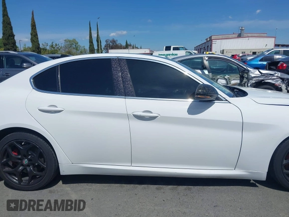 2019 Alfa Romeo Giulia z VIN ZARFAMAN4K7621122, wystawiony jako IAAI lot #41934779 z przebiegiem 57 246 mil mil oraz . Historia ofert i sprzedaży dostępna na DreamBid. Obrazek 13.