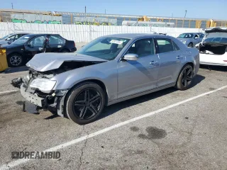 2016 Chrysler 300 C Platinum z VIN 2C3CCAPG4GH274437, wystawiony jako Copart lot #68951804 z przebiegiem 167 185 mil mil oraz Szkoda całkowita • Salvage title. Historia ofert i sprzedaży dostępna na DreamBid. Obrazek 1.
