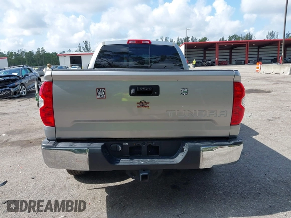 2017 Toyota Tundra SR5 z VIN 5TFRW5F10HX221961, wystawiony jako IAAI lot #42178312 z przebiegiem 54 904 mil mil oraz . Historia ofert i sprzedaży dostępna na DreamBid. Obrazek 16.
