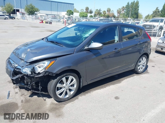 2012 Hyundai Accent SE z VIN KMHCU5AE5CU022142, wystawiony jako IAAI lot #42203812 z przebiegiem 89 196 mil mil oraz . Historia ofert i sprzedaży dostępna na DreamBid. Obrazek 2.