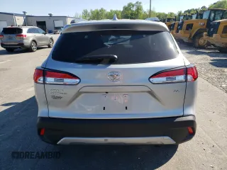 2024 Toyota Corolla Cross LE z VIN 7MUCAAAG5RV098535, wystawiony jako Copart lot #52483595 z przebiegiem Nie podano mil oraz Szkoda całkowita • Salvage title. Historia ofert i sprzedaży dostępna na DreamBid. Obrazek 6.