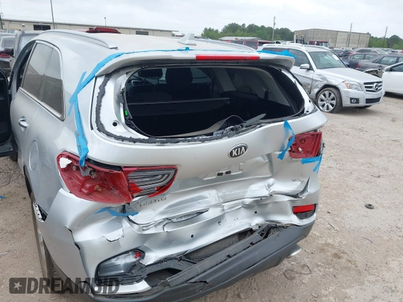 2019 Kia Sorento LX z VIN 5XYPG4A5XKG447654, wystawiony jako IAAI lot #41943667 z przebiegiem 84 241 mil mil oraz . Historia ofert i sprzedaży dostępna na DreamBid. Obrazek 6.