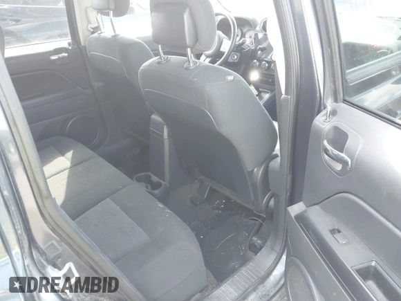 2014 Jeep Patriot Latitude with VIN 1C4NJRFB1ED846282, listed as a IAAI auction lot 41912886 with 107,657 mi miles. Bid and sale history available at carsss.com. Image 8.
