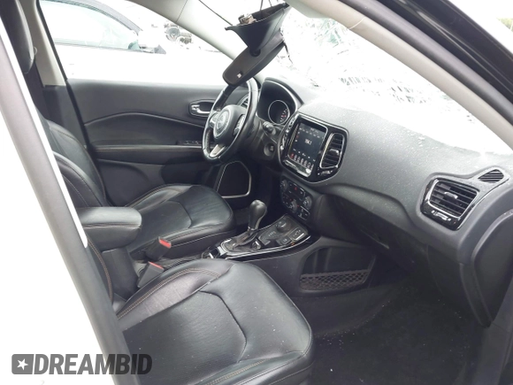 2019 Jeep Compass Limited z VIN 3C4NJDCB0KT842799, wystawiony jako IAAI lot #42236964 z przebiegiem 118 627 mil mil oraz . Historia ofert i sprzedaży dostępna na DreamBid. Obrazek 5.